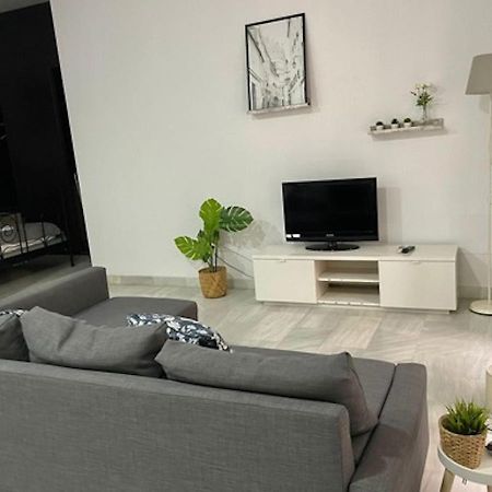 Holidays2Malaga Jinetes Junto Casco Historico & Parking Exterior photo