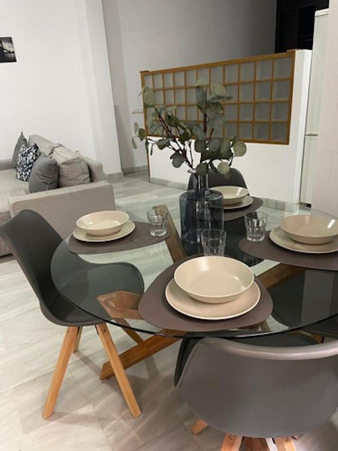 Holidays2Malaga Jinetes Junto Casco Historico & Parking Exterior photo