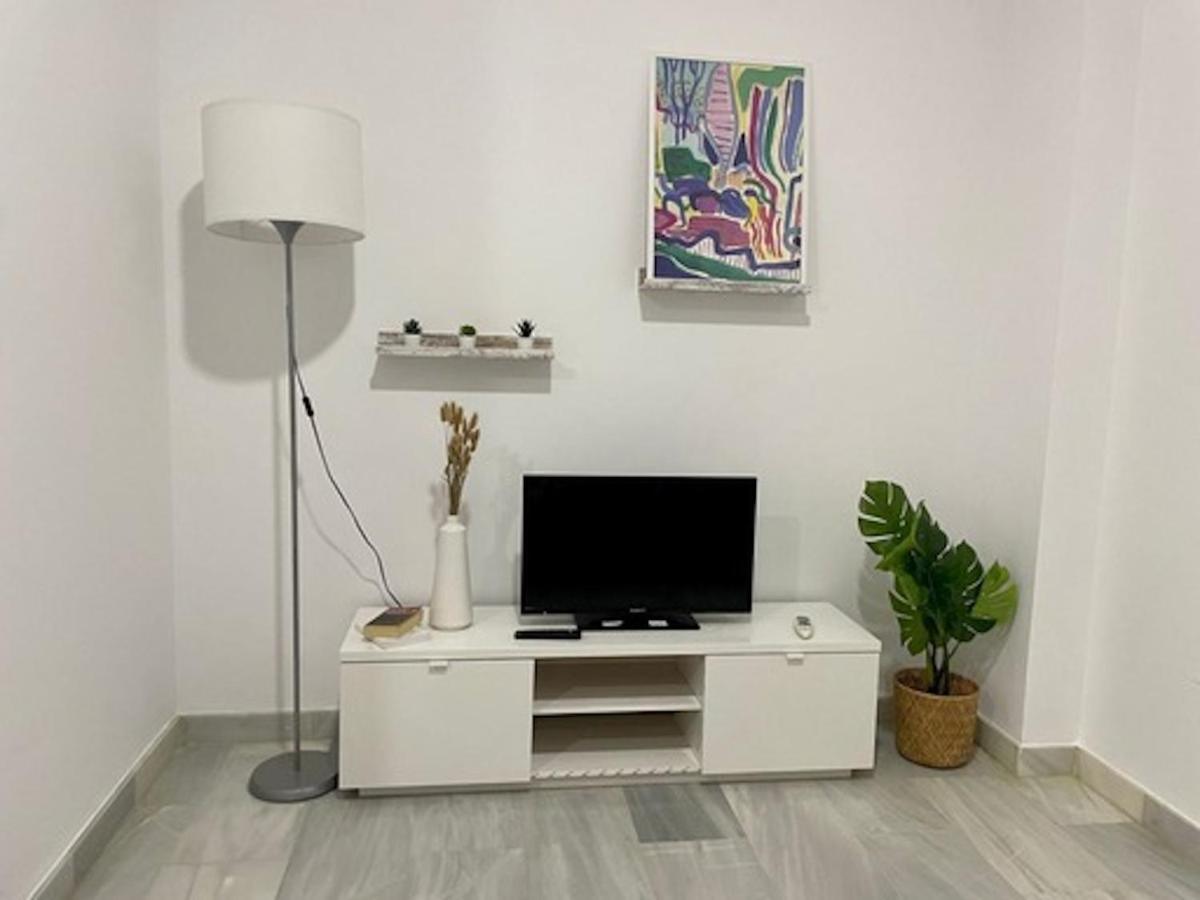 Holidays2Malaga Jinetes Junto Casco Historico & Parking Exterior photo