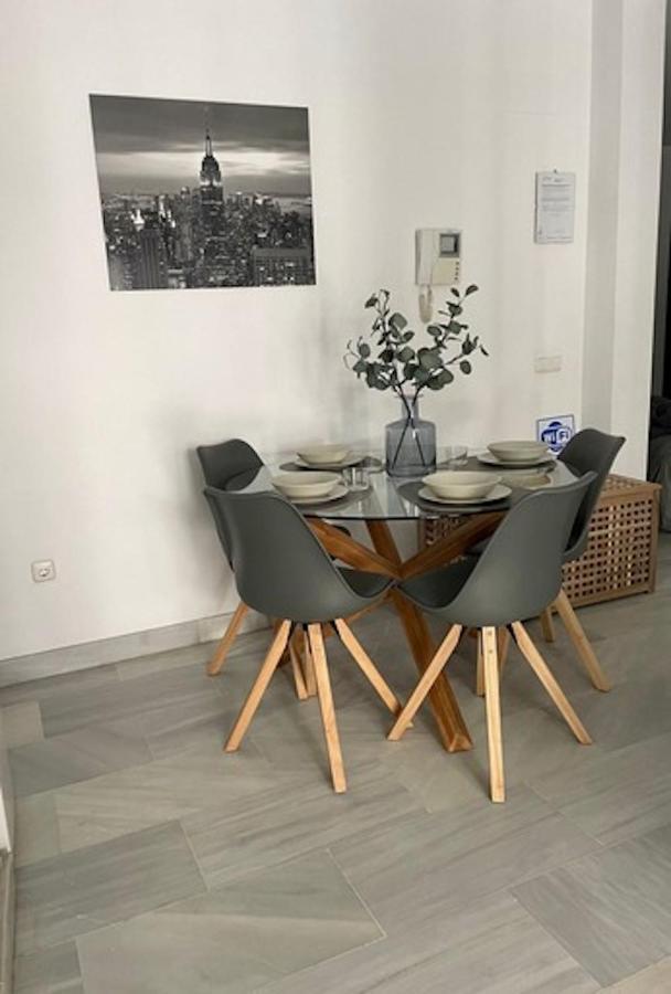 Holidays2Malaga Jinetes Junto Casco Historico & Parking Exterior photo