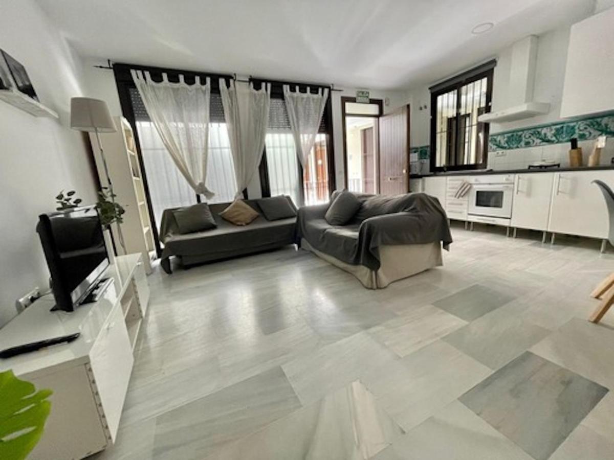 Holidays2Malaga Jinetes Junto Casco Historico & Parking Exterior photo