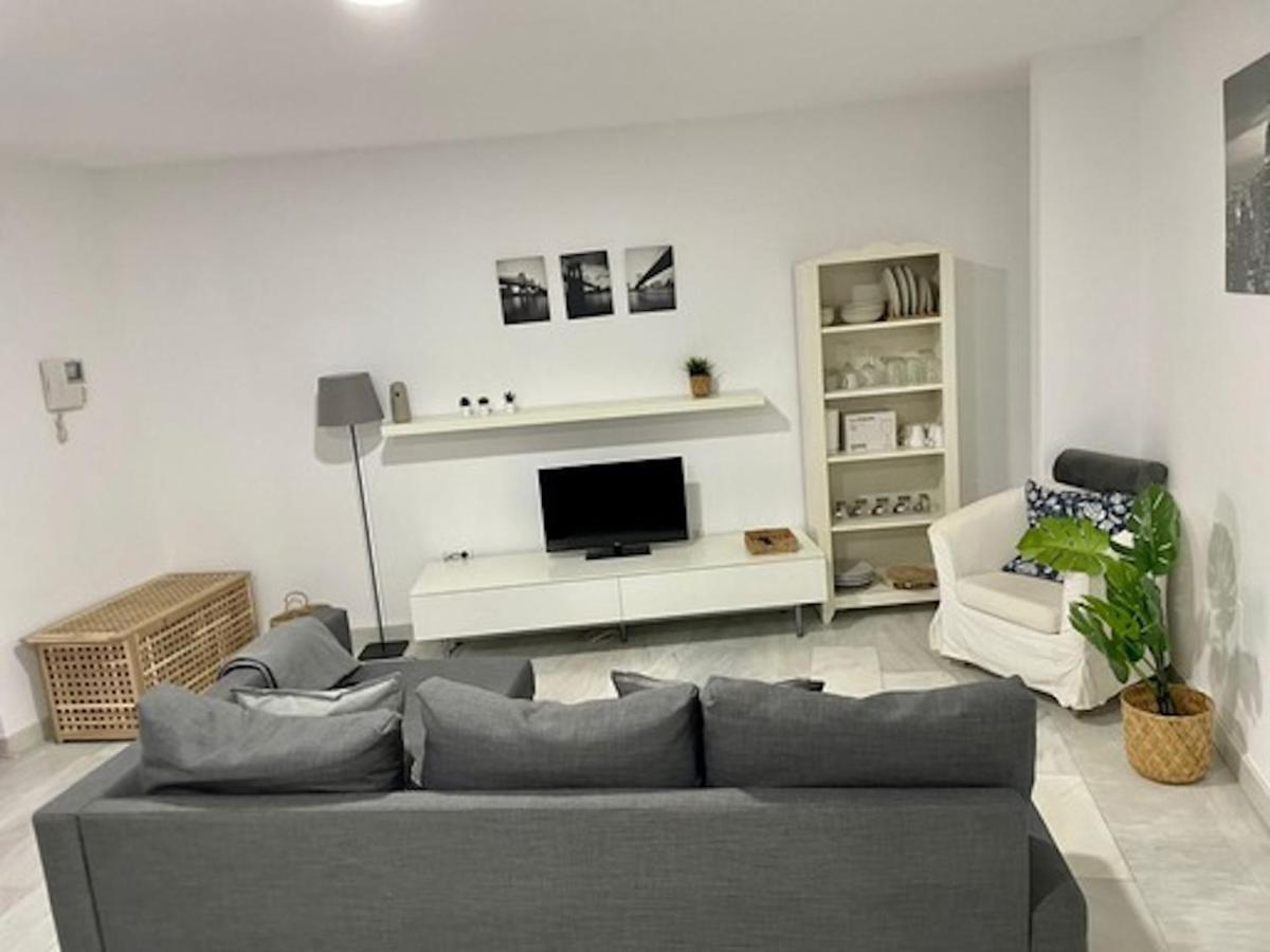 Holidays2Malaga Jinetes Junto Casco Historico & Parking Exterior photo