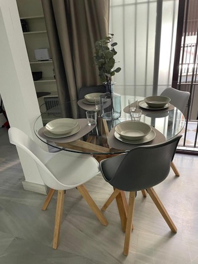 Holidays2Malaga Jinetes Junto Casco Historico & Parking Exterior photo
