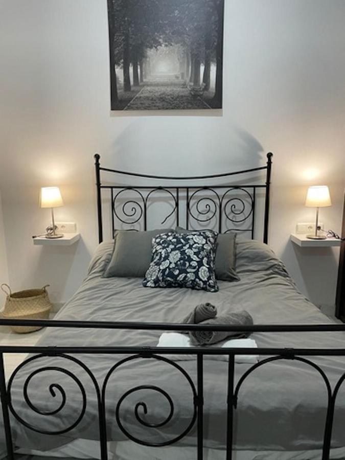 Holidays2Malaga Jinetes Junto Casco Historico & Parking Exterior photo