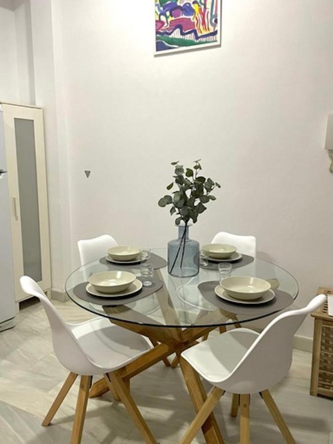 Holidays2Malaga Jinetes Junto Casco Historico & Parking Exterior photo