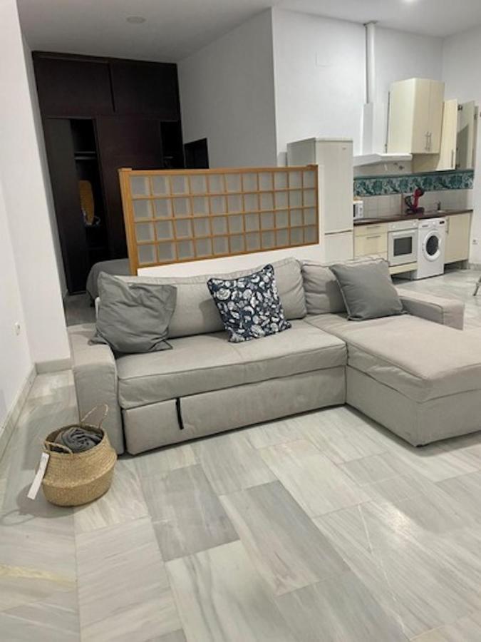 Holidays2Malaga Jinetes Junto Casco Historico & Parking Exterior photo