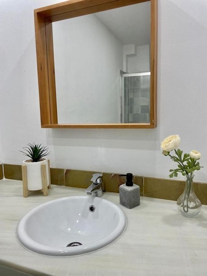 Holidays2Malaga Jinetes Junto Casco Historico & Parking Exterior photo