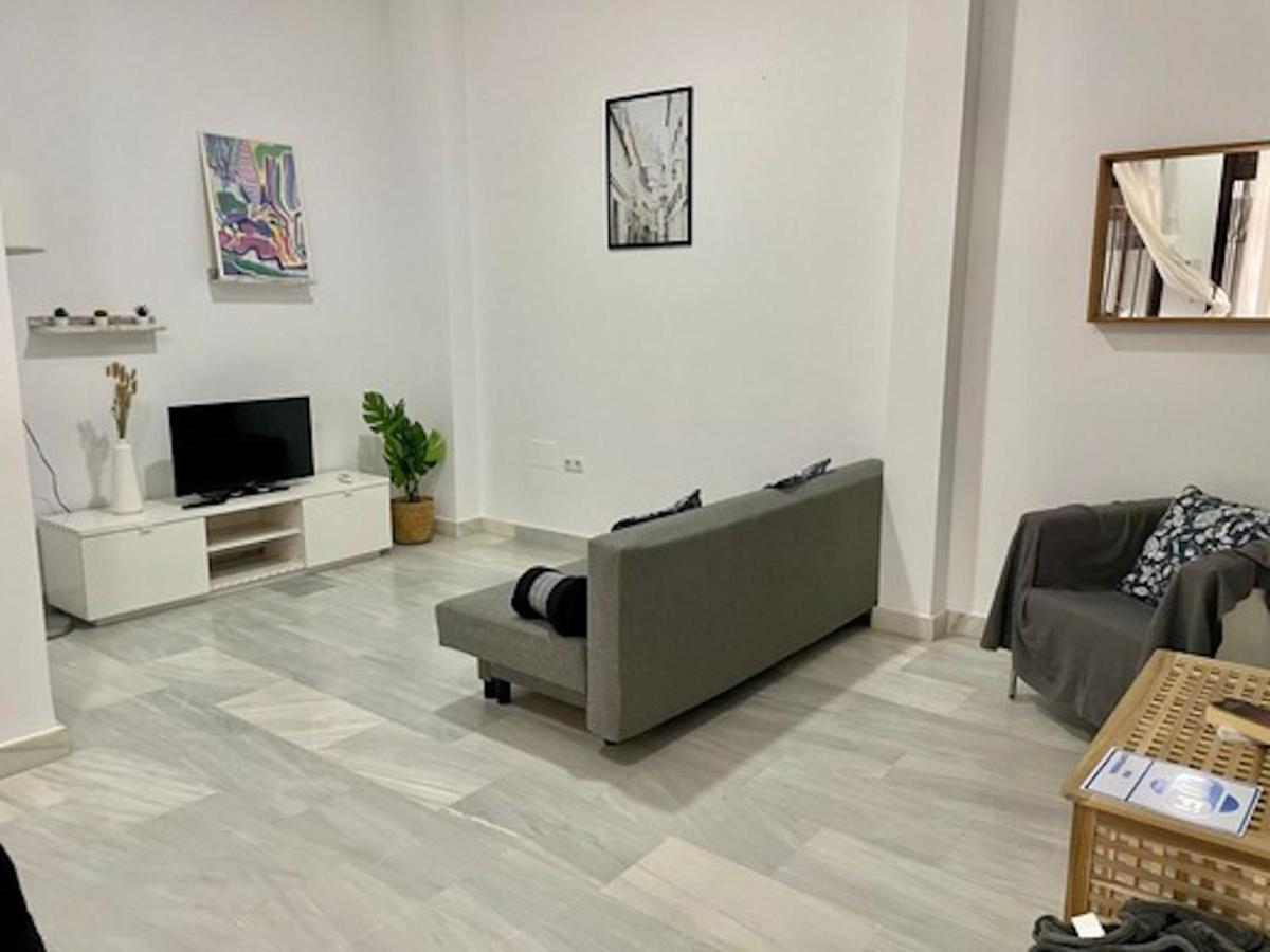 Holidays2Malaga Jinetes Junto Casco Historico & Parking Exterior photo