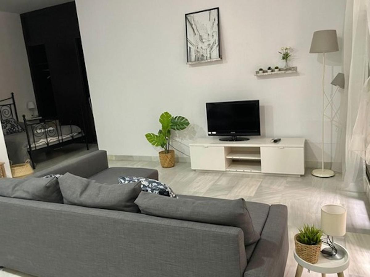 Holidays2Malaga Jinetes Junto Casco Historico & Parking Exterior photo