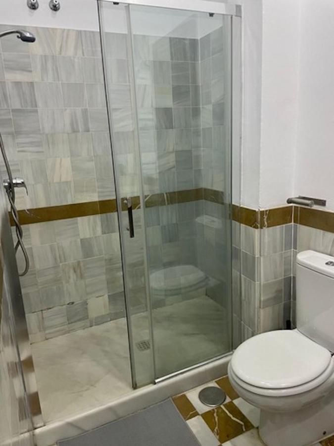 Holidays2Malaga Jinetes Junto Casco Historico & Parking Exterior photo