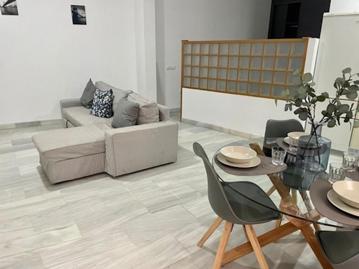 Holidays2Malaga Jinetes Junto Casco Historico & Parking Exterior photo